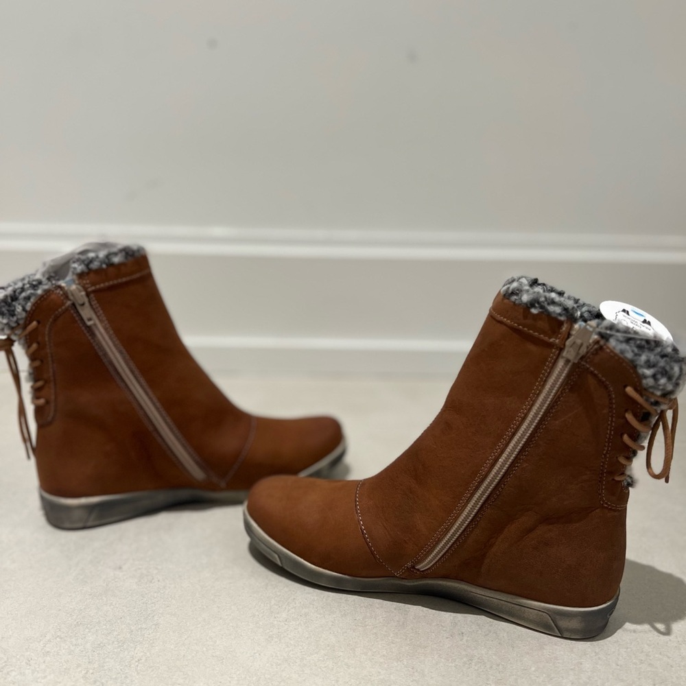 Cloud Aryana Wool Lining Leather Boots, Brand New - Picture 4 of 12